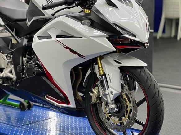 2018 Honda CBR 250R, белый - вид 3