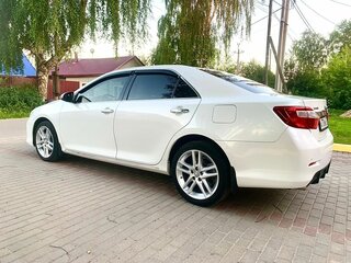 2012 Toyota Camry VII (XV50), белый, 1850000 рублей, вид 3