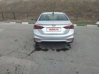 2018 Hyundai Solaris II, серебристый, 900000 рублей, вид 5
