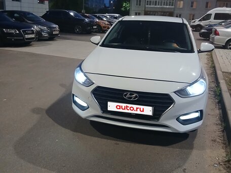 2018 Hyundai Solaris II, белый, 700000 рублей, вид 3
