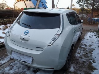 2016 Nissan Leaf (EM57) I (ZE0/AZE0), серебристый, 999999 рублей, вид 4