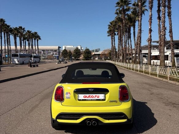 2023 Mini Cabrio Cooper S III Рестайлинг 2, жёлтый, 3750000 рублей - вид 2