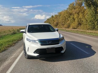 2017 Toyota Harrier III (XU60) Рестайлинг, белый, 3500000 рублей, вид 4