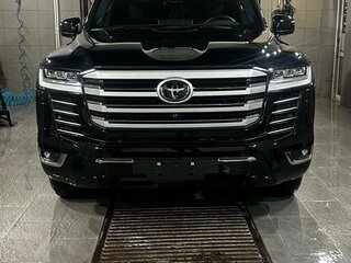 2024 Toyota Land Cruiser 300 Series, чёрный, 11500000 рублей, вид 2