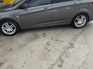 2014 Hyundai Solaris I, серый, 700000 рублей, вид 2