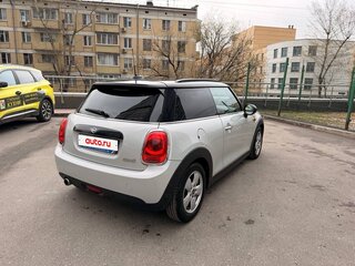 2019 Mini Hatch Cooper III (F55/F56) Рестайлинг, серебристый, 2050000 рублей, вид 3