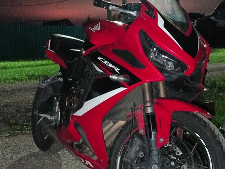 2021 Honda CBR 650R, красный, 850000 рублей, вид 3