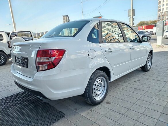2026 Lada (ВАЗ) Granta I Рестайлинг, белый - вид 5
