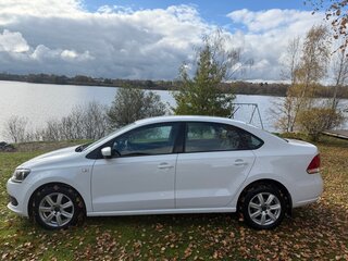 2014 Volkswagen Polo V, белый, 1150000 рублей, вид 2