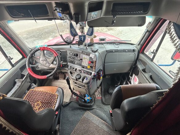 2003 Freightliner Columbia, красный, 1700000 рублей - вид 12