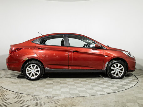 2013 Hyundai Solaris I, красный, 569777 рублей, вид 4