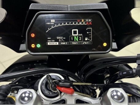 2017 Yamaha MT-10SP, чёрный, 1499999 рублей, вид 3