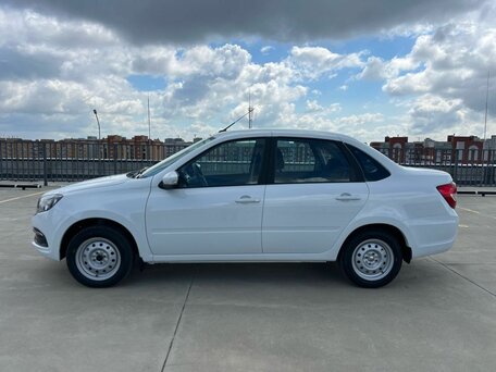 2026 Lada (ВАЗ) Granta I Рестайлинг, белый, 1176000 рублей, вид 4