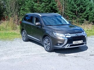 2020 Mitsubishi Outlander III Рестайлинг 3, коричневый, 2650000 рублей, вид 1
