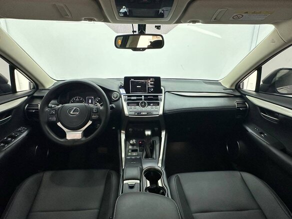 2020 Lexus NX 200 I Рестайлинг, серый, 3090000 рублей - вид 3