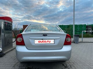 2011 Ford Focus II Рестайлинг, серебристый, 530000 рублей, вид 4