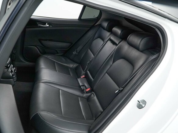 2021 Kia Stinger I Рестайлинг, белый, 2549077 рублей - вид 8