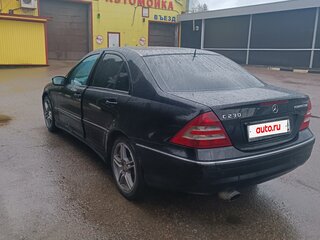 2005 Mercedes-Benz C-Класс 230 II (W203) Рестайлинг, чёрный, 710000 рублей, вид 4