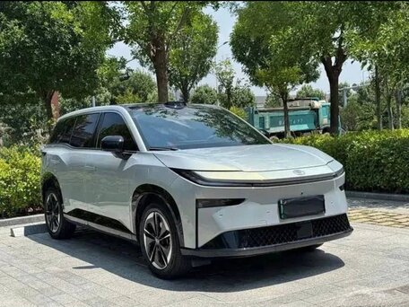 2026 Toyota bZ3X 58.3 kWh, серебристый, 2600000 рублей, вид 3