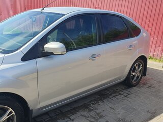2010 Ford Focus II Рестайлинг, серебристый, 599000 рублей, вид 3