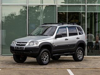 2012 Chevrolet Niva I Рестайлинг, серебристый, 655000 рублей, вид 1