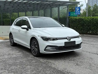 2022 Volkswagen Golf VIII, белый, 1542000 рублей, вид 1