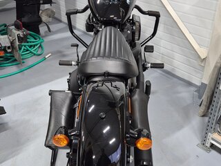2021 Harley-Davidson Street Bob, чёрный, 1550000 рублей, вид 2