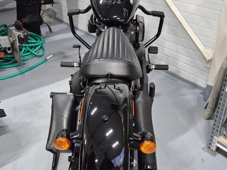 2021 Harley-Davidson Street Bob, чёрный, 1550000 рублей, вид 2