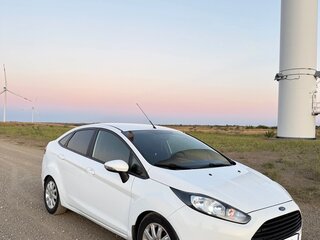 2015 Ford Fiesta Mk6 Рестайлинг, белый, 840000 рублей, вид 3