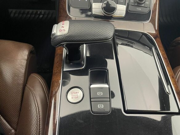 2011 Audi A8 Long III (D4), белый, 2750000 рублей - вид 18