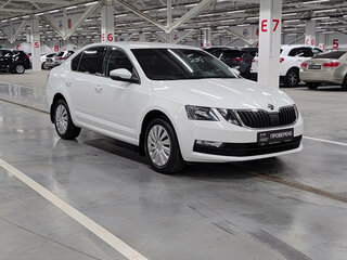 2018 Skoda Octavia III (A7) Рестайлинг, белый, 1460000 рублей, вид 3