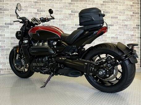 2025 Triumph Rocket 3, чёрный, 2775000 рублей, вид 3