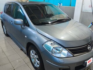 2012 Nissan Tiida I Рестайлинг, серый, 850000 рублей, вид 1