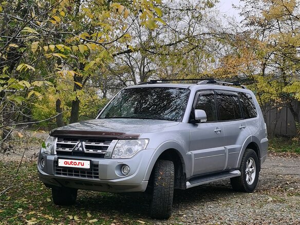 2011 Mitsubishi Pajero IV Рестайлинг 1, серый, 1750000 рублей - вид 1