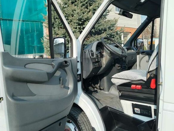 2010 Mercedes-Benz Sprinter, белый, 1850000 рублей - вид 3