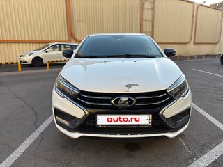 2024 Lada (ВАЗ) Vesta I Рестайлинг (NG), белый, 970000 рублей, вид 2
