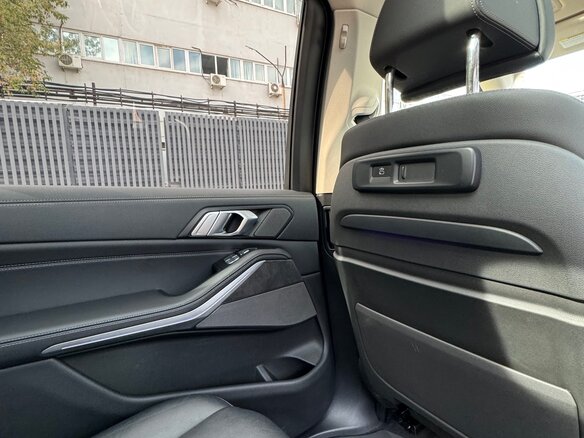 2020 BMW X7 40i I (G07), серый, 5499000 рублей - вид 9