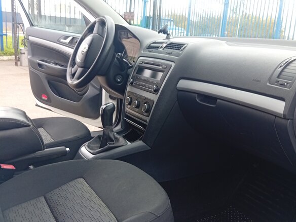 2012 Skoda Octavia II (A5) Рестайлинг, белый, 599999 рублей - вид 8