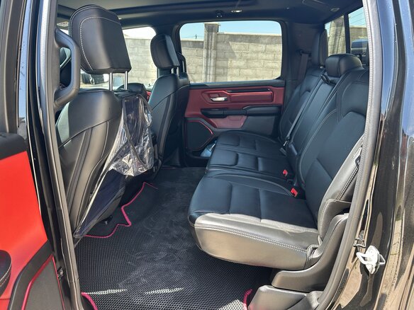 2022 Ram 1500 Quad Cab V, чёрный, 8600000 рублей - вид 11