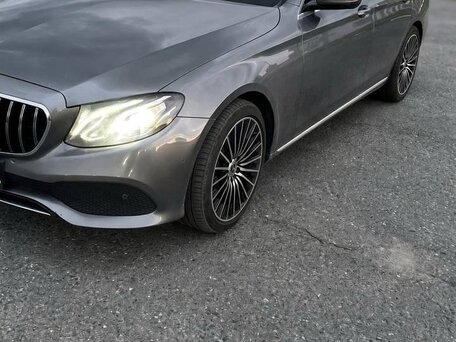 2017 Mercedes-Benz E-Класс 200 V (W213, S213, C238), серый, 2900000 рублей, вид 3
