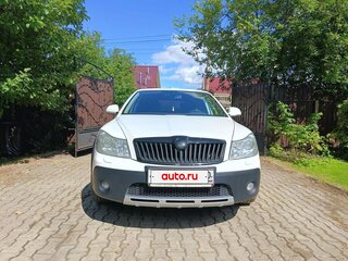 2012 Skoda Octavia Scout II (A5) Рестайлинг, белый, 1450000 рублей, вид 2