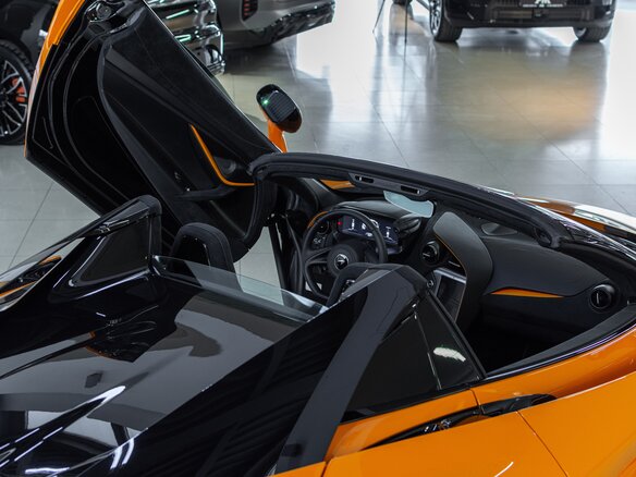 2024 McLaren 750S, оранжевый - вид 11
