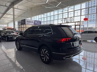 2023 Volkswagen Tiguan II Рестайлинг, чёрный, 2470000 рублей, вид 4