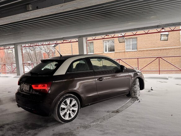 2011 Audi A1 I (8X), коричневый, 900000 рублей - вид 6