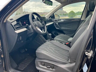 2022 Volkswagen Tiguan II Рестайлинг, чёрный, 2712000 рублей, вид 4