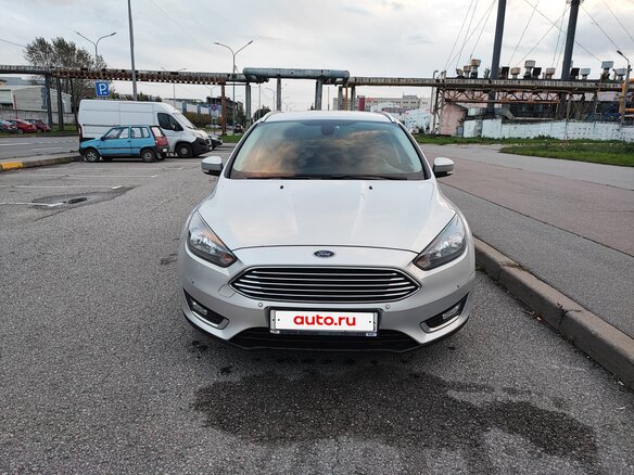 2016 Ford Focus III Рестайлинг, серебристый, 1050000 рублей - вид 1