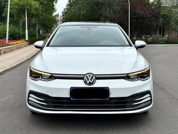 2022 Volkswagen Golf VIII, белый - вид 1