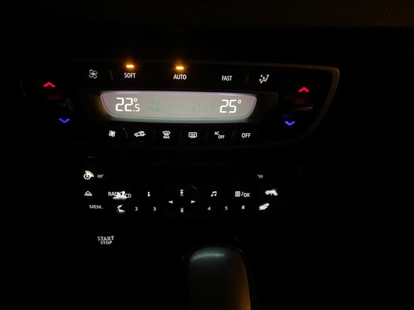 2010 Renault Fluence I, чёрный, 480000 рублей - вид 9
