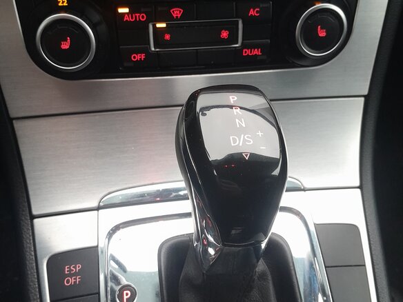 2010 Volkswagen Passat B6, серебристый, 750000 рублей - вид 9