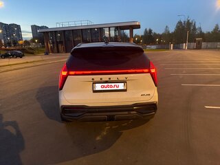 2023 Geely Atlas II, белый, 2850000 рублей, вид 3
